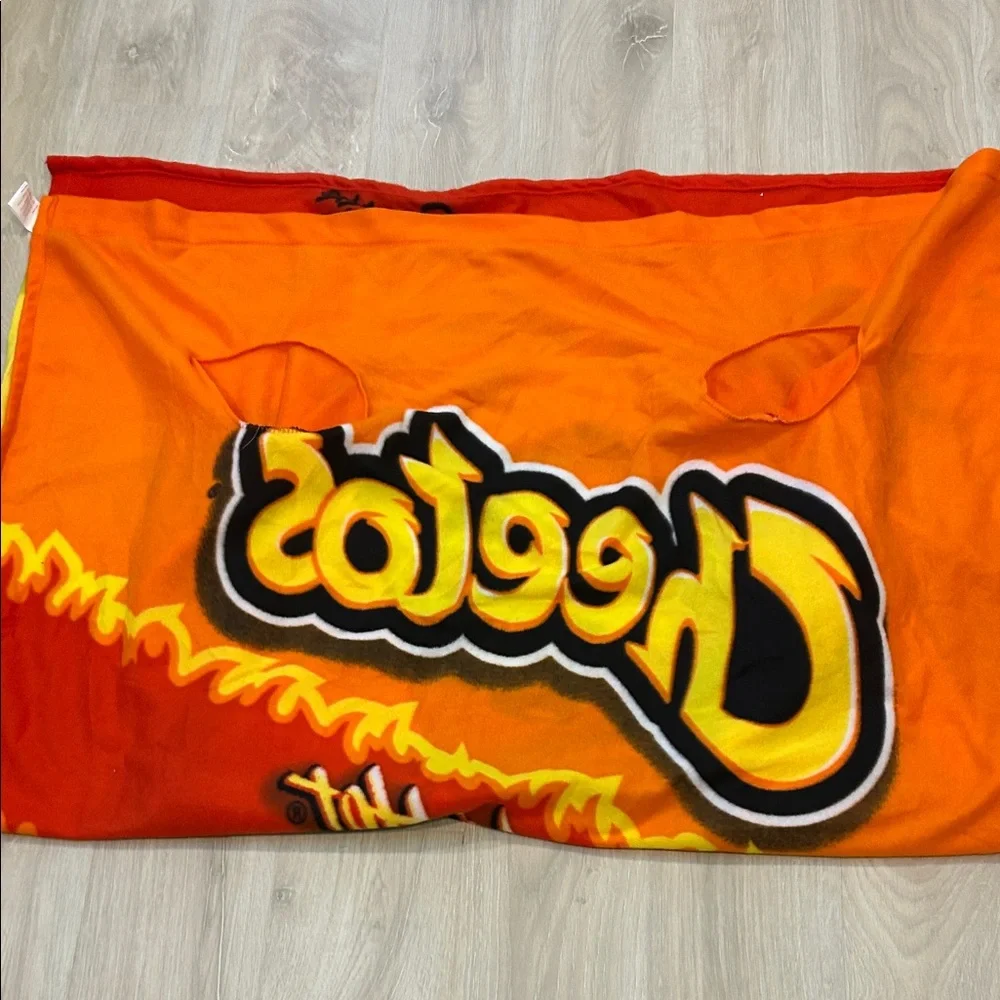 Snuggie Wearable Blanket With Fun Flaming Hot Cheetos Print - Picture 3 of 4